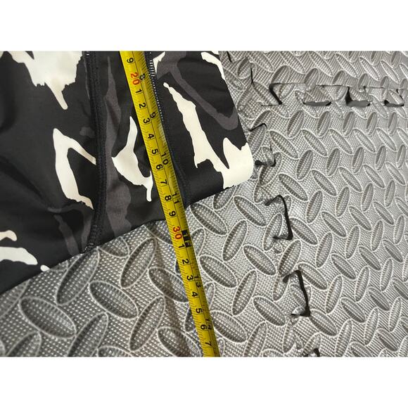 Human Performance Engineering HPE Combat Leggings black White Camo $115 Small - Picture 8 of 10